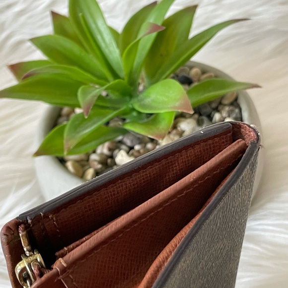 LOUIS VUITTON BIFOLD MONOGRAM WALLET - Picture 6 of 16